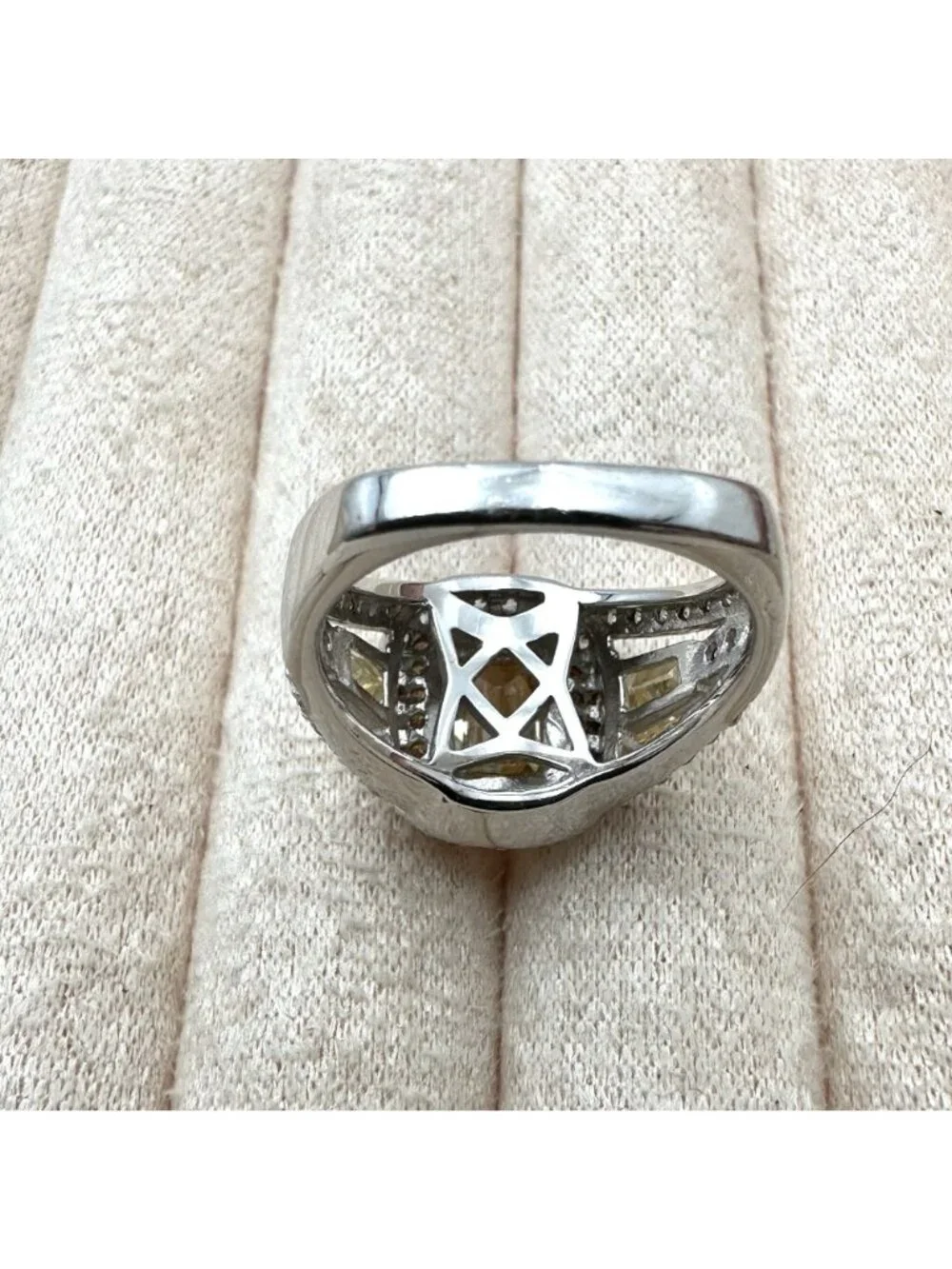 Tycoon Bella Luce Simulated Canary Cubic Zirconia Sterling Silver Ring Size 7 - Picture 2 of 6